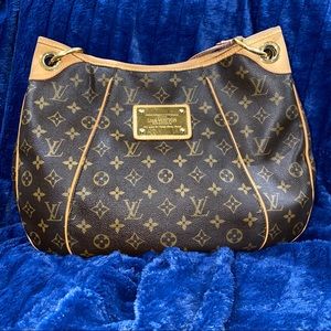 LOUIS VUITTON Galería PM